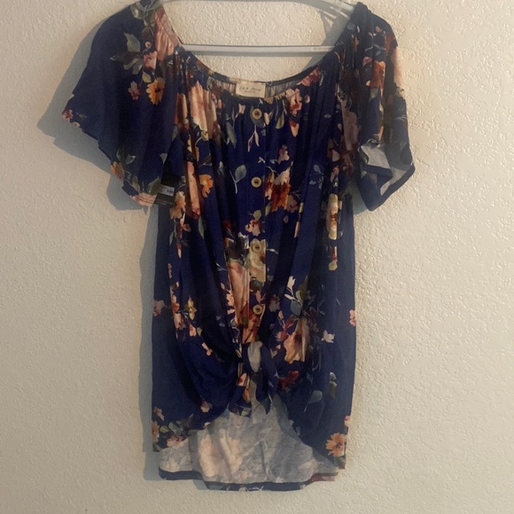 Top - Picture 4 of 6